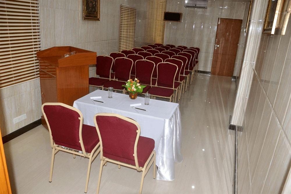 Peace Inn Csennai Kültér fotó