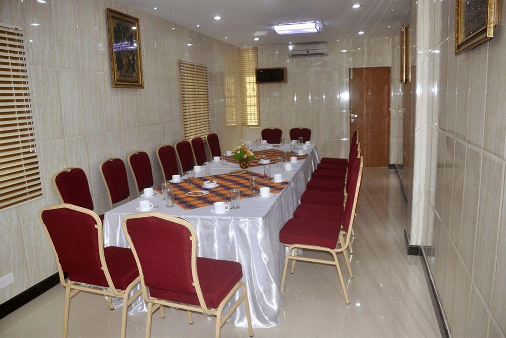 Peace Inn Csennai Kültér fotó
