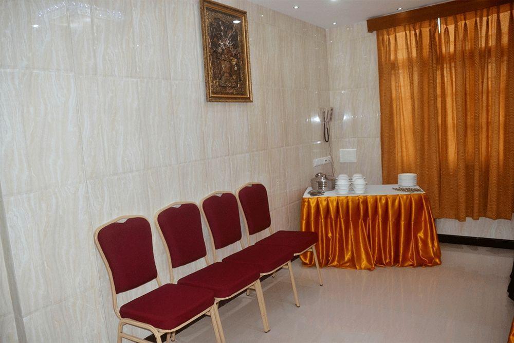 Peace Inn Csennai Kültér fotó