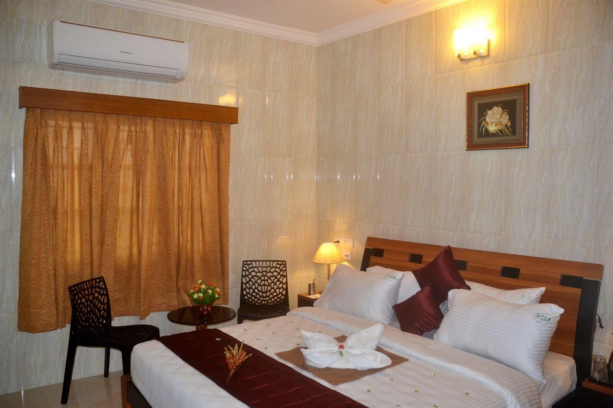 Peace Inn Csennai Kültér fotó
